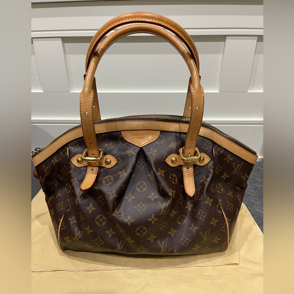 Louis Vuitton Tivoli GM bag.
